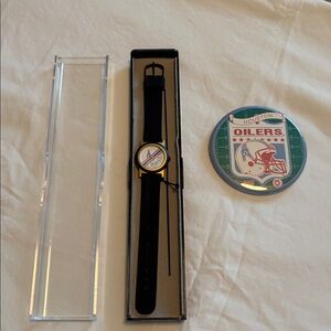 Houston Oilers Watch and Pin Set Watch needs battery.